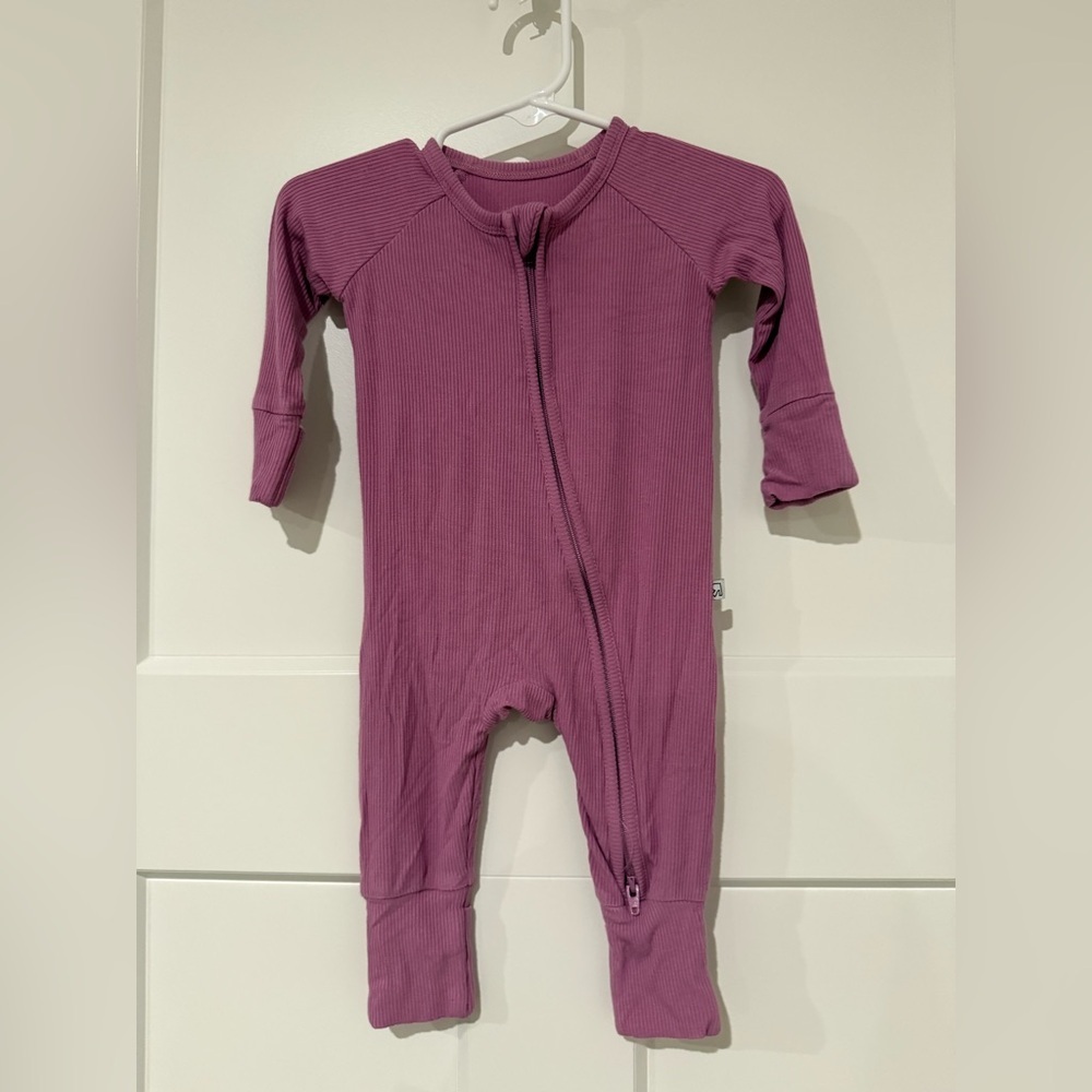 Bamboo zippy in ribbed purple fabric